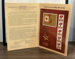Vietnam 2025 Francobollo 80 Anni Indipendenza MNH Patria Folder Foglio Souvenir - Foto 1 di 3