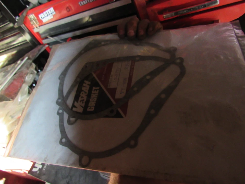 Junta de cubierta de engranaje de arranque del motor lado izquierdo para 1986 Suzuki GSXR1100 y GSXR750 Foto 1 de 1