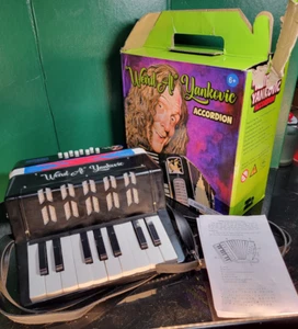 Fisarmonica giocattolo Weird Al Yankovic Z2 fumetti illustrati bonus ordine - Foto 1 di 6