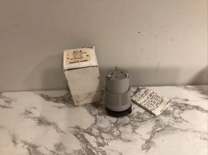 NEW! Arrow Hart/Cooper 6214  L6-20R 20amp/250vac Locking Connector - Picture 1 of 3