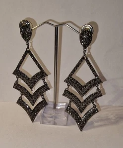 Schwarze Kristall Ohrhänger mit Stecker durchbrochen schönes Design Länge 10 cm - Bild 1 von 8