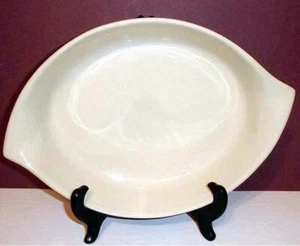 Royal Doulton Bay Leaves Baking Dish Leaf Shape DK Green Cream 12x8 Portugal New - Picture 1 of 3
