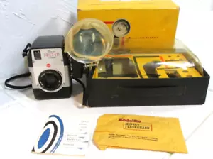 VINTAGE 1950s KODAK BROWNIE BULLS-EYE CAMERA/FLASH OUTFIT - Picture 1 of 9