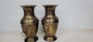 Par de jarrones vintage de latón, motivo de león estilo neoclásico tradicional - Imagen 1 de 9