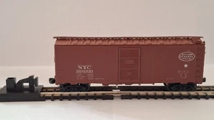 N scale Deluxe Innovations 40' NYC Boxcar - Picture 1 of 5