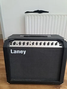 electric guitar amplifier used - Picture 1 of 3