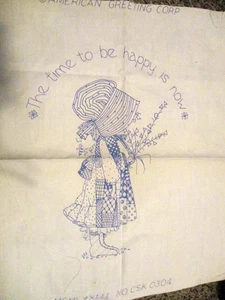 Holly Hobbie 1973 listo para bordar arte de pared/almohada superior 17 x 19" - Imagen 1 de 1