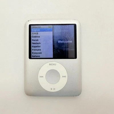 Apple ipod nano 3rd generation 8GB Silver Works - Tested - Image 1 of 4