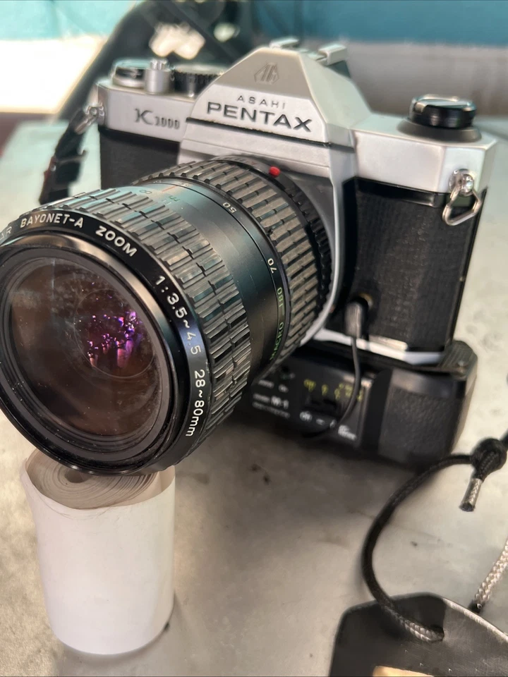 Pentax K1000 35mm SLR Film Camera w/ 50mm  200 M Zoom Battery Pack See Pic - Image 1 of 4
