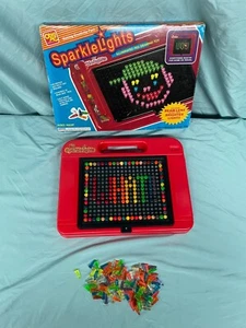 Vintage Ohio Art Sparkle Lights (Lite Brite Style) beleuchteter Wirbel Zeichenspielzeug - Bild 1 von 8