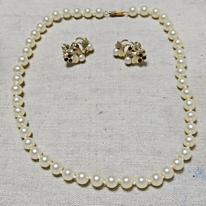 Vintage High End Faux Pearl Necklace Red Rhinestone Star Earrings MCM