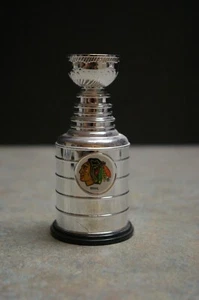 LABATTS BLUE NHL CHICAGO BLACKHAWKS MINI STANLEY CUP 4.25" TALL REPLICA TROPHY - Picture 1 of 7