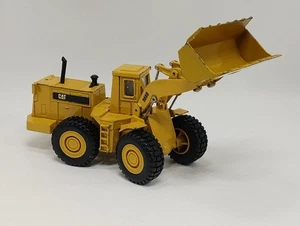 Ertl 1:50 Scale CAT Caterpillar 988B Front Wheel Loader - Picture 1 of 12