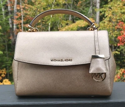 Bolso Bandolera MICHAEL KORS Cuero Dorado Metálico Ava Asa Superior  Foto 1 de 4