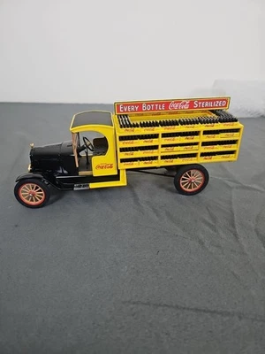 DANBURY MINT 1927 COCA COLA Ford Delivery Truck 1:24 Scale Diecast w/ Soda Cases - Image 1 of 4