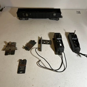 Lionel accessories and car - Picture 1 of 11