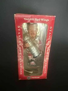 NICKLAS LIDSTROM 2002 FOREVER MEN OF THE ICE BOBBLEHEAD - Imagen 1 de 8