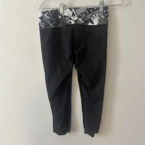 Lululemon Pace Rival kurz geschnitten 24" schwarz mit grauem Bund Leggings Größe 6 - Bild 1 von 6