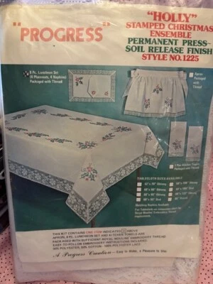 Progress Stamped Cross Stitch Holly Christmas Ensemble 8 件套午餐套装新品 — 第 1/4 张图片