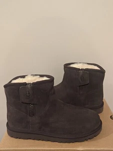 Ugg Australia Kids Adri Classic Mini Boots Size 5 NIB - Picture 1 of 6