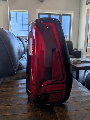 Luz trasera LED 2019-2024 OEM GMC Sierra 1500-2500-3500 Foto 1 de 3