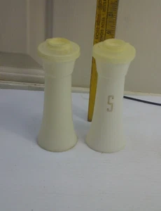Tupperware VTG 6" Hourglass Salt/Pepper Shakers~ - Picture 1 of 3