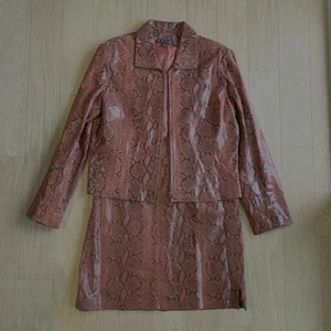 Neu ohne Etikett Vintage Révue rot Schlangenmuster echtes Wildleder Leder Jacke & Rock Set 10 M - Bild 1 von 11