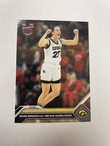 Caitlin Clark 2023-24 Topps Now Bowman U #61 NCAA All-Time Scoring Iowa - Bild 1 von 2