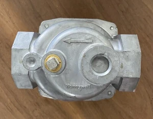 HONEYWELL V5055A 1004 INDUSTRIAL GAS VALVE, 1" - Picture 1 of 8