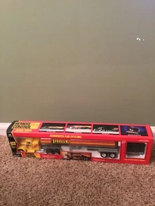 New Bright Pilot Kenworth 18-Wheeler Remote Control Truck - Picture 1 of 7