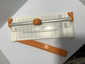 Fiskars 12 Zoll Tragbarer Papierschneider - Bild 1 von 5