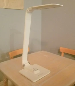 Sunnytech Eye Protection LED Desk Lamp (LED Screening Emulate Natural Sun Light) - Picture 1 of 5
