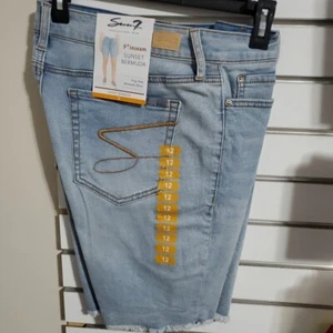 Womens Shorts Size 12 Bermuda Light Denim 9" Inseam - Picture 1 of 5