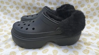 Crocs Stomp Pelz gefütterter Clog Slipper Damen Größe 7uk Herren Größe 6uk schwarz  - Bild 1 von 4