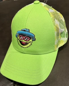Gorra trasera ajustable Sesame Street Oscar The Grouch para niños con correa verde SeaWorld - Imagen 1 de 3