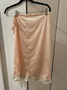 Vintage Sz S Kayser Silky Aqua Nylon Half Slip Scalloped Lace Hem & Slit Pink - Picture 1 of 10