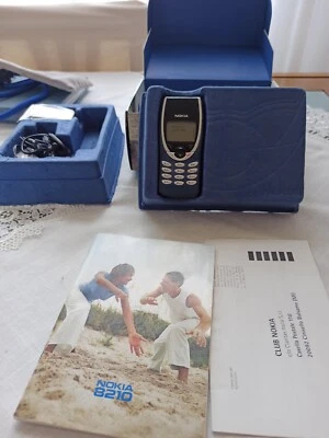 Nokia 8210 - Immagine 1 di 4