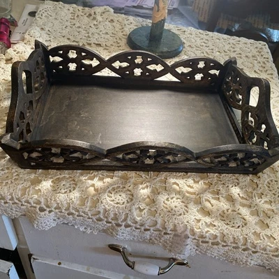 Bandeja de madera hecha a mano con asas - Bandeja de servir de madera lavada gris para desayuno... Foto 1 de 4