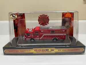Code 3 Collectibles Oak Lawn Squad 1 Heavy Rescue truck 1:64 - Picture 1 of 6