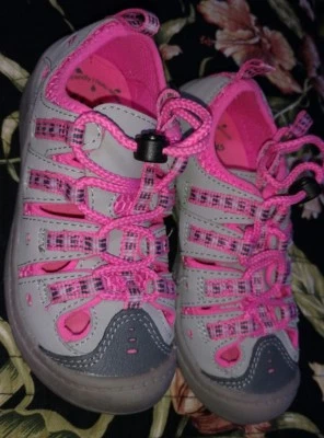 Clarks Jetta Race Niñas Niños Pequeños Gris/Rosa Agua Caminar Sandalias Zapatos Talla 9  Foto 1 de 4