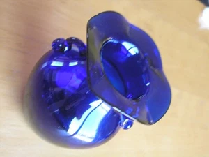Gran Jarrón Vintage Azul Cobalto Soplado a Mano Vidrio Artístico Manijas Aplicadas Borde Pellizcado - Imagen 1 de 12