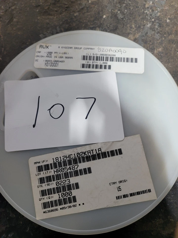 CONDENSADORES KYOCERA 1812HC102KAT1A 5000 EN CARRETE Foto 1 de 1