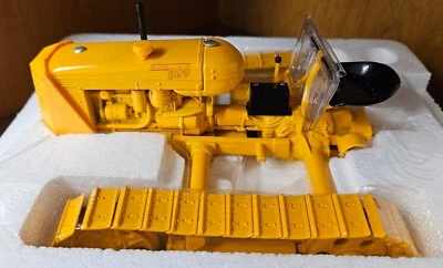 ERTL 1/16 OLIVER OC-3 CRAWLER, TOY TRUCK’N CONSTRUCTION SHOW TRACTOR con certificado de autenticidad Foto 1 de 4