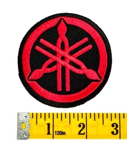 Gestickter Aufnäher - Yamaha - Motorräder - Racing - NEU - Bügelbild - schwarz/rot - Bild 1 von 2
