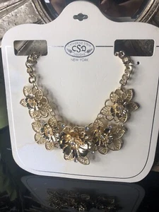 Collar de Disfraz 3D Metálico Flores Metal Oro Boho Y2K Catherine Stein Nueva York - Imagen 1 de 6