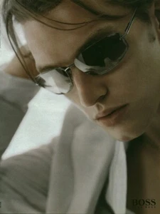 Publicité contemporaine lunettes Boss 2003 issue de magazine - Imagen 1 de 1