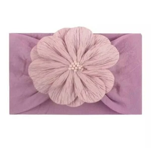 Adorable diadema floral lavanda para bebé. Elástico y cómodo. Envío gratuito. - Imagen 1 de 1