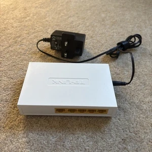 TP-Link TL-SF1005D 5-Port 10/100Mbps Desktop Ethernet Network Switch - Picture 1 of 4