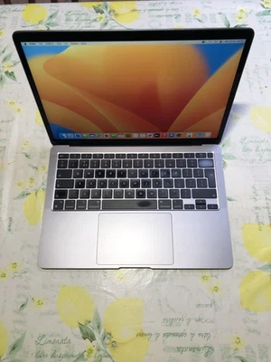 Apple MacBook Air 13" (256GB SSD, M1, 8GB Ram) - A2337 - Immagine 1 di 4