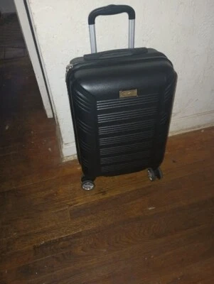 Jessica Simpson Hardside luggage, Spinner Wheel , Carry-On 20”, Black - Image 1 of 4